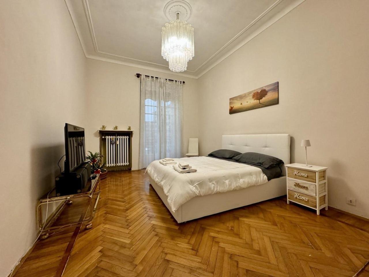 6 Posti Letto Vicino Al Centro Apartman Torino Kültér fotó