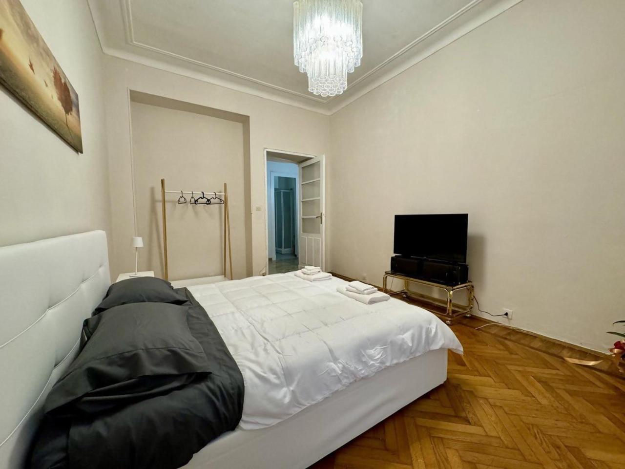 6 Posti Letto Vicino Al Centro Apartman Torino Kültér fotó